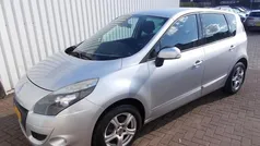 Zilver Gebruikt 2009 Renault Scénic III Dynamique MPV | € 4.950 (Eerlijke prijs)
