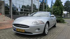 Grijs, metallic lak Gebruikt 2006 Jaguar XK Coupé | € 14.900 (Eerlijke prijs)