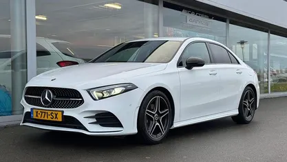 Wit Gebruikt 2022 Mercedes A200 AMG line Sedan | € 30.950 (Eerlijke prijs)