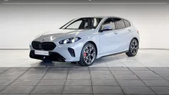 Brooklyn grau Gebruikt 2025 BMW 120 M Sport Hatchback | € 38.500 (Eerlijke prijs)