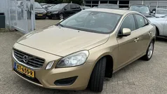 Bruin Gebruikt 2011 Volvo S60 R-Design Sedan | € 4.999 (Eerlijke prijs)