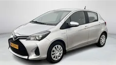 Gebruikt 2017 Toyota Yaris Hybrid Hatchback | € 13.400 (Eerlijke prijs)