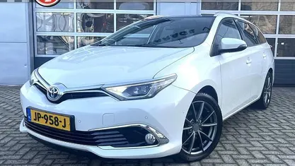 Wit Occasion 2016 Toyota Auris Touring Sports Stationwagen | € 10.740 (Eerlijke prijs)