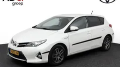 Wit Gebruikt 2015 Toyota Auris Hatchback | € 12.950 (Eerlijke prijs)