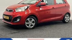 Rood (metallic) Gebruikt 2013 Kia Picanto Comfort Hatchback | € 6.450 (Eerlijke prijs)
