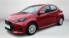 Rood Gebruikt 2022 Toyota Yaris Hybrid Business Edition Hatchback | € 19.950 (Eerlijke prijs)