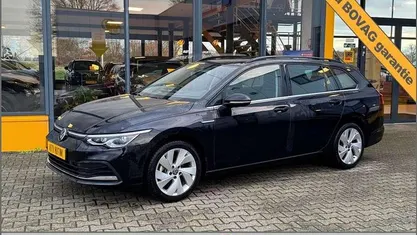Occasion 2023 VW Golf VIII Style Stationwagen | € 32.945 (Eerlijke prijs)