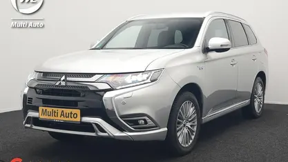 Zilver Gebruikt 2020 Mitsubishi Outlander P-HEV Intense+ SUV | € 23.940 (Eerlijke prijs)