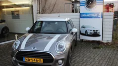 Grijs, metallic lak Gebruikt 2017 Mini Cooper Business Hatchback | € 14.450 (Goede deal)