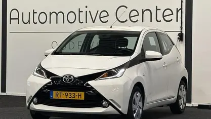 Wit Occasion 2018 Toyota Aygo X-play Hatchback | € 12.745 (Eerlijke prijs)