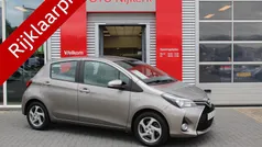Bruin Gebruikt 2015 Toyota Yaris Hybrid Hatchback | € 13.400 (Eerlijke prijs)