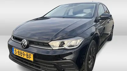 Zwart Occasion 2023 VW Polo Life Hatchback | € 21.750 (Eerlijke prijs)