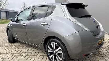 Grijs (metallic) Occasion 2017 Nissan Leaf Tekna Hatchback | € 4.495 (Super prijs)