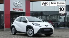 Wit Gebruikt 2024 Toyota Aygo Play Hatchback | € 16.400 (Eerlijke prijs)