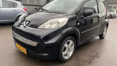 Zwart, metallic lak Gebruikt 2012 Peugeot 107 Hatchback | € 4.250 (Eerlijke prijs)