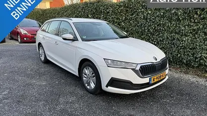 Occasion 2021 Skoda Octavia Business Line Stationwagen | € 10.945 (Eerlijke prijs)