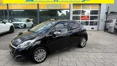 Zwart Gebruikt 2018 Peugeot 208 GT-line Hatchback | € 10.950 (Eerlijke prijs)