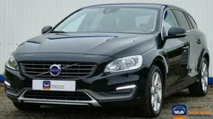 Zwart, metallic lak Gebruikt 2015 Volvo V60 Momentum Stationwagen | € 9.695 (Goede deal)