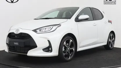 Wit Nieuw 2025 Toyota Yaris Hybrid Executive Hatchback | € 32.994 (Eerlijke prijs)