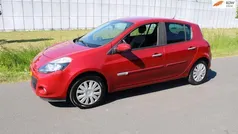 Rood, metallic lak Gebruikt 2011 Renault Clio II Authentique Hatchback | € 3.650 (Eerlijke prijs)