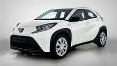 Wit Gebruikt 2023 Toyota Aygo Play Hatchback | € 15.745 (Eerlijke prijs)