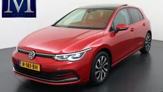 Rood Gebruikt 2021 VW Golf VIII Life Hatchback | € 25.440 (Eerlijke prijs)