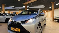 Grijs Gebruikt 2015 Toyota Aygo X-play Hatchback | € 9.750 (Eerlijke prijs)