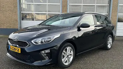Zwart Occasion 2019 Kia Ceed Hatchback | € 15.450 (Eerlijke prijs)