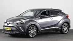 Grijs, metallic lak Gebruikt 2021 Toyota C-HR Executive SUV | € 25.945 (Eerlijke prijs)