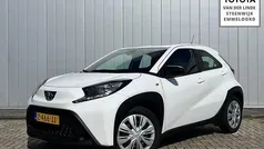 Wit Gebruikt 2024 Toyota Aygo Play Hatchback | € 16.900 (Goede deal)