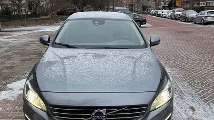 Grijs Occasion 2017 Volvo V60 Stationwagen | € 17.400 (Eerlijke prijs)