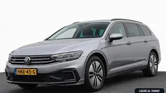 Grijs, metallic lak Gebruikt 2022 VW Passat Business Stationwagen | € 21.850 (Goede deal)