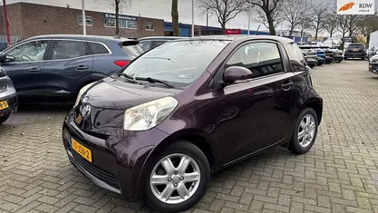 Paars Gebruikt 2009 Toyota iQ Comfort Hatchback | € 3.900 (Eerlijke prijs)
