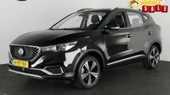 Zwart, metallic lak Gebruikt 2019 MG ZS Sedan | € 12.750 (Super prijs)