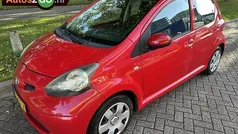 Rood Gebruikt 2008 Toyota Aygo Hatchback | € 2.995 (Eerlijke prijs)