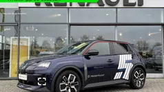 Blauw metallic Gebruikt 2024 Renault R5 Komfort Hatchback | € 32.950 (Eerlijke prijs)