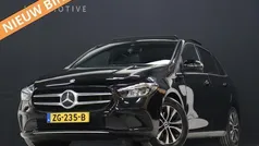 Zwart Gebruikt 2019 Mercedes B200 Business MPV | € 20.940 (Goede deal)
