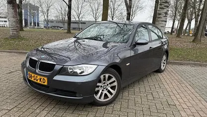 Grijs (metallic) Gebruikt 2006 BMW 318 Executive Sedan | € 2.150 (Super prijs)