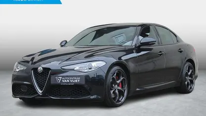 Zwart Occasion 2020 Alfa Romeo Giulia Super Sedan | € 30.099 (Eerlijke prijs)