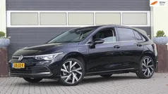 Zwart Gebruikt 2022 VW Golf VIII Style Hatchback | € 23.900 (Super prijs)