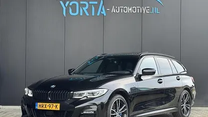 Zwart Gebruikt 2021 BMW 330 Executive Stationwagen | € 34.950 (Eerlijke prijs)
