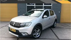 Grijs, metallic lak Gebruikt 2018 Dacia Sandero Stepway Hatchback | € 9.250 (Eerlijke prijs)