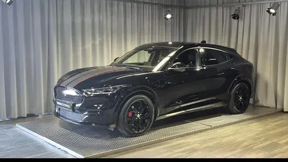 Zwart Gebruikt 2021 Ford Mustang Mach-E SUV | € 27.935 (Eerlijke prijs)