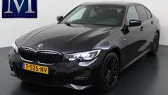 Zwart Gebruikt 2019 BMW 330e Executive Sedan | € 29.877 (Eerlijke prijs)