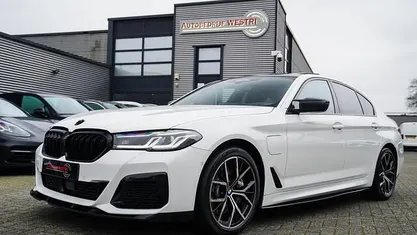Occasion 2022 BMW 545e M Sport Sedan | € 49.775 (Goede deal)