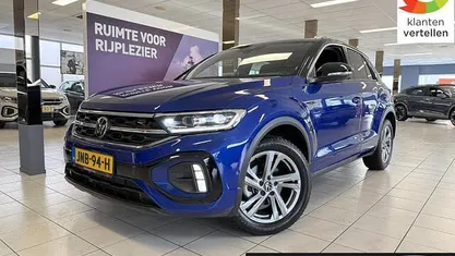 Blauw (metallic) Gebruikt 2024 VW T-Roc R-line SUV | € 35.450 (Eerlijke prijs)