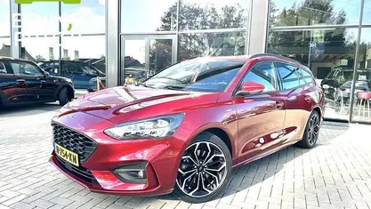 Rood Occasion 2020 Ford Focus ST-Line Stationwagen | € 12.994 (Eerlijke prijs)