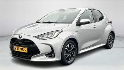 Grijs Gebruikt 2021 Toyota Yaris Hybrid Hatchback | € 20.445 (Eerlijke prijs)