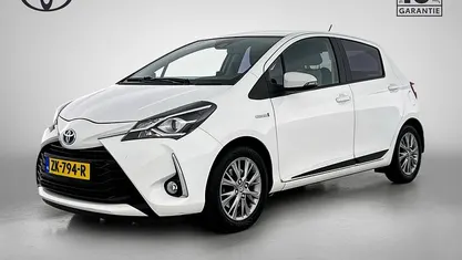 Wit Gebruikt 2017 Toyota Yaris Hybrid Hatchback | € 12.950 (Eerlijke prijs)