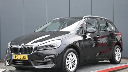 Zwart Gebruikt 2018 BMW 218 Executive Stationwagen | € 16.950 (Goede deal)